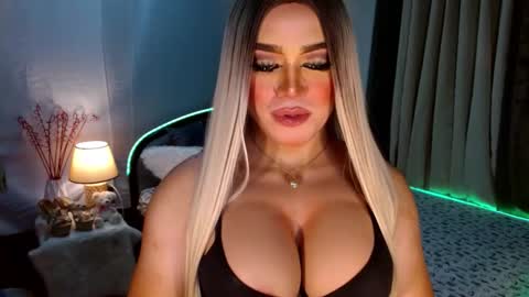 Miss Frea  online show from October 23, 2025, 7:01 pm