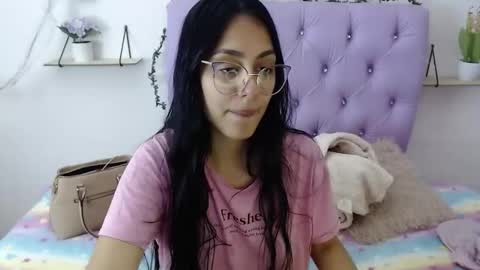 Snapshot of freyja_01 chatting on November 5, 2025, 2:44 am Freyja online show from November 5, 2025, 2:44 am