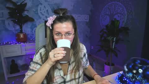 Snapshot of fridatander chatting on December 27, 2024, 9:06 am Frida Tander online show from December 27, 2024, 9:06 am