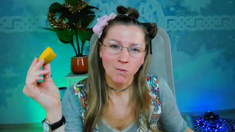 Snapshot of fridatander chatting on January 3, 2025, 9:15 am Frida Tander online show from January 3, 2025, 9:15 am