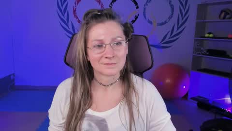 Snapshot of fridatander chatting on February 10, 2025, 3:32 pm Frida Tander online show from February 10, 2025, 3:32 pm