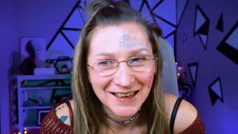 Snapshot of fridatander chatting on February 16, 2025, 4:10 pm Frida Tander online show from February 16, 2025, 4:10 pm