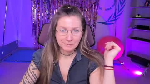 Snapshot of fridatander chatting on February 20, 2025, 9:11 am Frida Tander online show from February 20, 2025, 9:11 am