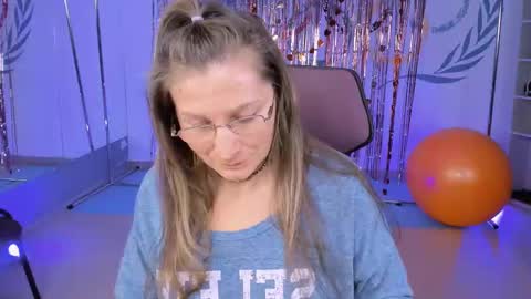 Snapshot of fridatander chatting on March 1, 2025, 3:38 pm Frida Tander online show from March 1, 2025, 3:38 pm