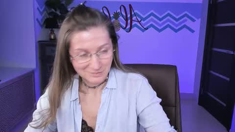 Snapshot of fridatander chatting on March 10, 2025, 12:15 pm Frida Tander online show from March 10, 2025, 12:15 pm