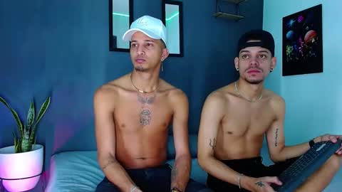 Snapshot of friendsofeverything_ chatting on December 2, 2024, 12:29 pm Adam y pitter online show from December 2, 2024, 12:29 pm