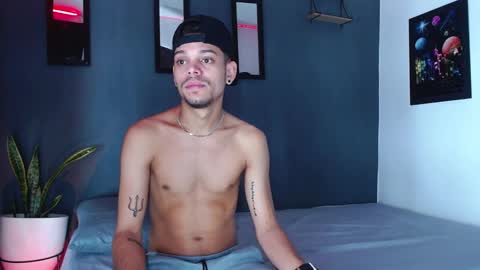 Snapshot of friendsofeverything_ chatting on December 3, 2024, 12:27 pm Adam y pitter online show from December 3, 2024, 12:27 pm