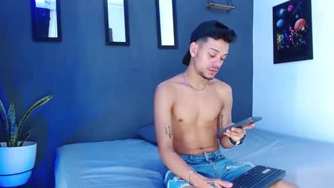 Snapshot of friendsofeverything_ chatting on December 4, 2024, 11:52 am Adam y pitter online show from December 4, 2024, 11:52 am