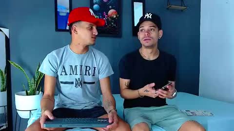 Snapshot of friendsofeverything_ chatting on December 22, 2024, 11:22 am Adam y pitter online show from December 22, 2024, 11:22 am