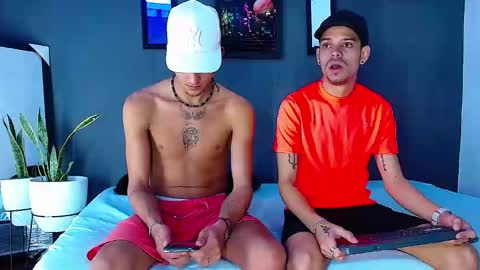 Snapshot of friendsofeverything_ chatting on December 23, 2024, 4:17 pm Adam y pitter online show from December 23, 2024, 4:17 pm