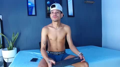 Snapshot of friendsofeverything_ chatting on December 24, 2024, 12:00 pm Adam y pitter online show from December 24, 2024, 12:00 pm