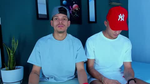 Snapshot of friendsofeverything_ chatting on March 2, 2025, 11:20 pm Adam y pitter online show from March 2, 2025, 11:20 pm