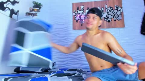 Snapshot of friendsofeverything_ chatting on September 18, 2025, 2:08 pm Adam y pitter online show from September 18, 2025, 2:08 pm