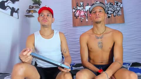 Snapshot of friendsofeverything_ chatting on September 22, 2025, 2:52 pm Adam y pitter online show from September 22, 2025, 2:52 pm