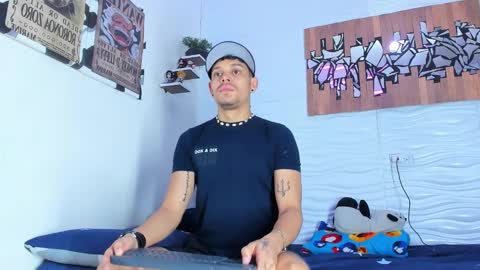 Snapshot of friendsofeverything_ chatting on October 3, 2025, 11:35 pm Adam y pitter online show from October 3, 2025, 11:35 pm