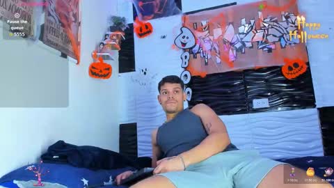 Snapshot of friendsofeverything_ chatting on October 17, 2025, 11:29 pm Adam y pitter online show from October 17, 2025, 11:29 pm