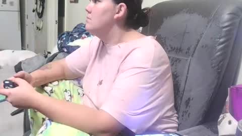 Snapshot of gamer202324 chatting on November 2, 2025, 2:25 am gamer202324 online show from November 2, 2025, 2:25 am