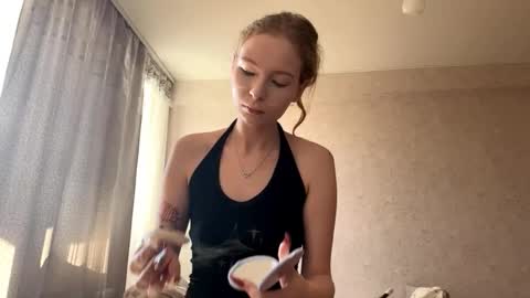 Snapshot of geneviveseay chatting on September 11, 2025, 8:47 am Emmi online show from September 11, 2025, 8:47 am