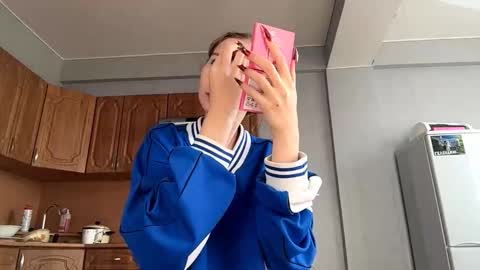 Snapshot of geneviveseay chatting on September 16, 2025, 5:08 am Emmi online show from September 16, 2025, 5:08 am