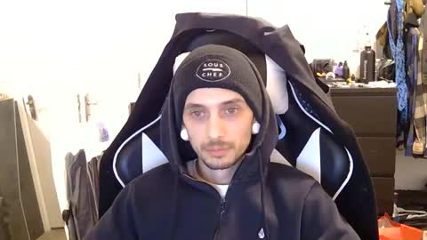 Snapshot of george71311 chatting on December 17, 2024, 11:27 pm George2323 online show from December 17, 2024, 11:27 pm