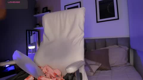 Snapshot of gigi_strawberry chatting on October 18, 2025, 4:59 am GIGI online show from October 18, 2025, 4:59 am