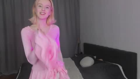 Snapshot of gin_yoon chatting on November 6, 2025, 6:25 am Gin online show from November 6, 2025, 6:25 am