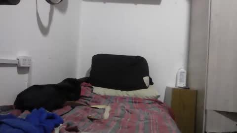 emahot online show from November 11, 2025, 8:36 am