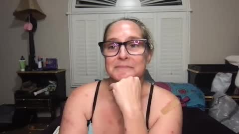 Snapshot of girlzhavefuntoo chatting on September 21, 2025, 4:14 am Girls Have Fun Too online show from September 21, 2025, 4:14 am