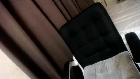 Snapshot of glenndou_daxs chatting on October 19, 2025, 2:18 pm glenndou_daxs online show from October 19, 2025, 2:18 pm