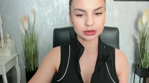 Snapshot of goddessmiaa chatting on February 26, 2025, 1:08 pm Mistress online show from February 26, 2025, 1:08 pm