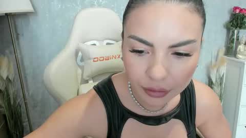Snapshot of goddessmiaa chatting on October 24, 2025, 9:17 am Mistress online show from October 24, 2025, 9:17 am