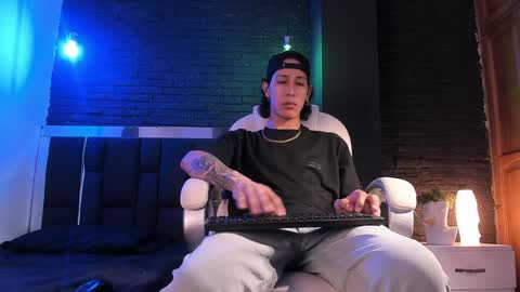 Snapshot of godly_huan chatting on January 1, 2025, 2:41 am HUAN online show from January 1, 2025, 2:41 am