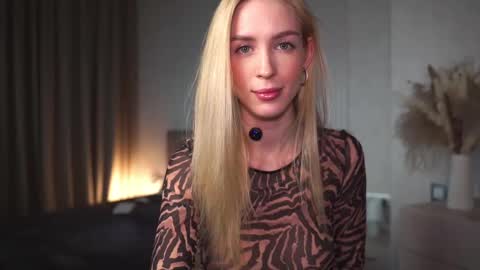 Snapshot of gold_blond chatting on February 18, 2025, 6:15 am Olivia online show from February 18, 2025, 6:15 am