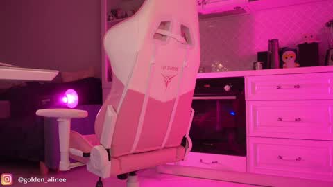 Snapshot of golden_alinee chatting on January 23, 2025, 11:58 pm Aline meow   online show from January 23, 2025, 11:58 pm