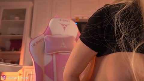 Snapshot of golden_alinee chatting on February 8, 2025, 7:27 pm Aline meow   online show from February 8, 2025, 7:27 pm