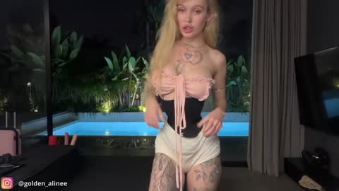 Snapshot of golden_alinee chatting on October 30, 2025, 4:08 pm Aline meow   online show from October 30, 2025, 4:08 pm