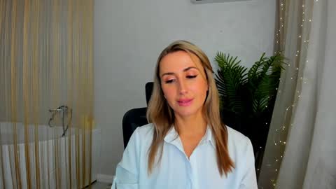 Snapshot of goldenlighte chatting on January 24, 2025, 2:07 am Olivia online show from January 24, 2025, 2:07 am
