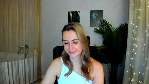 Snapshot of goldenlighte chatting on February 8, 2025, 9:35 am Olivia online show from February 8, 2025, 9:35 am