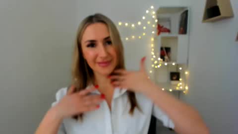 Snapshot of goldenlighte chatting on February 10, 2025, 6:31 am Olivia online show from February 10, 2025, 6:31 am