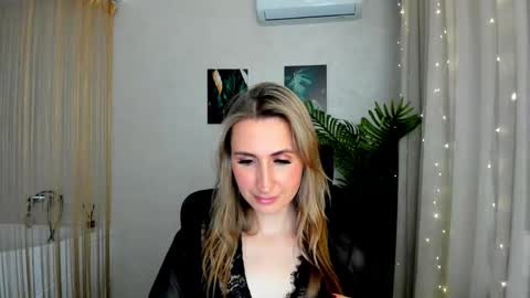 Snapshot of goldenlighte chatting on March 1, 2025, 1:53 am Olivia online show from March 1, 2025, 1:53 am