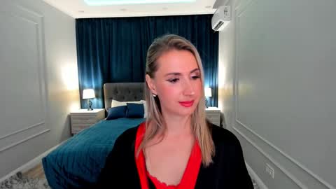 Snapshot of goldenlighte chatting on September 22, 2025, 7:49 pm Olivia online show from September 22, 2025, 7:49 pm
