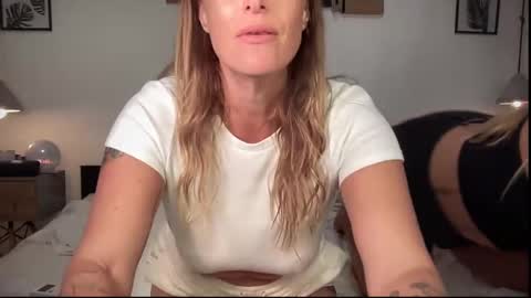 Snapshot of green_eyed_goddess_ chatting on February 28, 2025, 3:59 am Green Eyed Goddess online show from February 28, 2025, 3:59 am