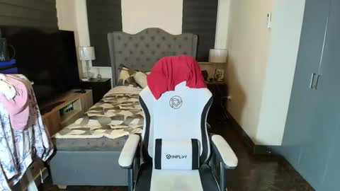 Snapshot of greta_v chatting on November 10, 2025, 9:08 am greta_v online show from November 10, 2025, 9:08 am