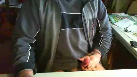 Snapshot of greyhounddog chatting on December 12, 2024, 9:19 am greyhounddog online show from December 12, 2024, 9:19 am