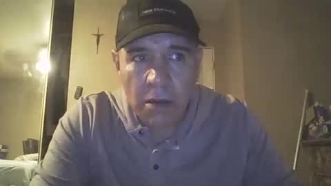 Snapshot of guy8inches4u chatting on November 3, 2025, 10:05 am guy8inches4u online show from November 3, 2025, 10:05 am