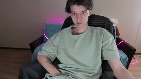 Snapshot of guy_liam1 chatting on December 23, 2024, 1:24 pm guy_liam1 online show from December 23, 2024, 1:24 pm