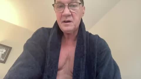 Snapshot of gwashere4u chatting on December 1, 2024, 5:35 pm gwashere4u online show from December 1, 2024, 5:35 pm