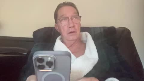 Snapshot of gwashere4u chatting on September 28, 2025, 12:43 pm gwashere4u online show from September 28, 2025, 12:43 pm