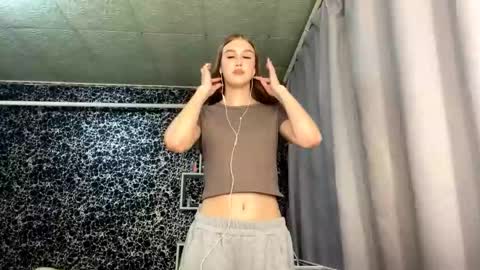 Gwen online show from October 3, 2025, 8:06 pm