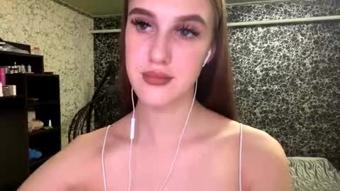Gwen online show from October 20, 2025, 8:20 pm